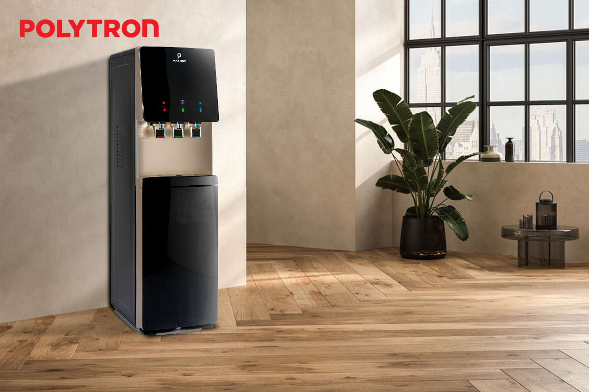 minum air dari dispenser hydra polytron